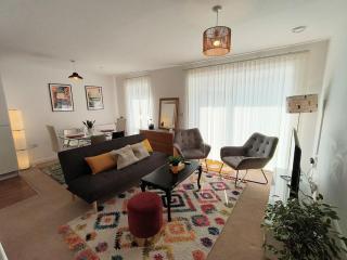 Issara Apartments 49 - Great location & Private Parking - 8