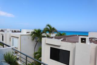 2 Stories, Partial View, 3 Queen Beds - Cancún - 9