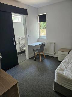 8 Bed House Chelmsford Centre - 3
