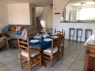 Spacious 3BR Villa - 5-Min to St Georges Beach - Perfect for Families - 6