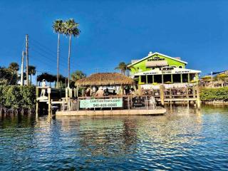 Pool View, One Bedroom Walk To Beach Daily Rentals - 9