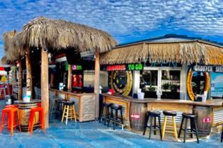 Pool View, One Bedroom Walk To Beach Daily Rentals - 1