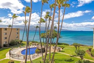 Kanai A Nalu 408 — Top Floor Oceanfront Condo - Wailuku - 9