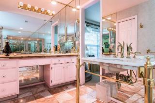 Little Slice of England in Texas - 6