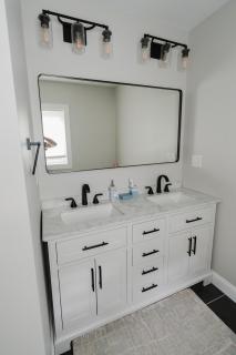 NEW! Modern Getaway - Hot Tub l Fire Pit l Pool table - 4