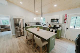 NEW! Modern Getaway - Hot Tub l Fire Pit l Pool table - 1