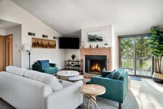Hot Tub, Fire Pit, Grill, Deck w Resort Amenities - Hedgesville - 2
