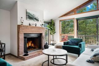 Hot Tub, Fire Pit, Grill, Deck w Resort Amenities - Hedgesville - 1