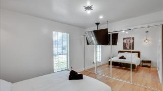 Holiday 4BR 2BA Home with Pool, Hot Tub, Fire Pit - Irving - 5