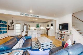 Bird Street Breeze - Oak Bluffs - 2