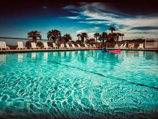 Cute Cottage with 3 min walk to beach with bikes! - Jekyll Island - 8