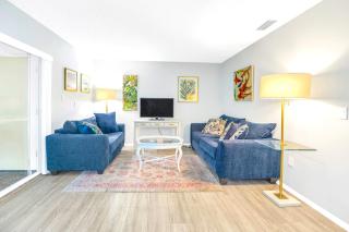 Private Patio, Walk to All! 5min- Siesta Keys Best Beach, 1min- Shopping Dining & Entertainment! - Sarasota - 5