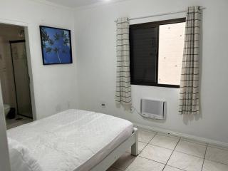 Apto confortável, Praia das Astúrias 5 min a pé, garagem, 2 quarto ar, suíte, wi-fi - Guarujá - 2