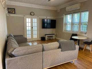 Cheerful 3-bedroom home with free parking on site - Wagga Wagga - 7