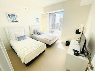 Penthouse Ocean view Two Bedroom Sleeps eight 2607 - Honolulu - 4