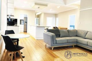 Cheerful 3-bedroom home with free parking on site - Wagga Wagga - 0