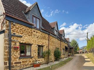 Jasmine Cottage - - 0
