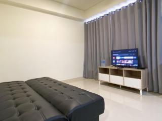 Comfort 2BR Meikarta Apartment By Travelio - 3