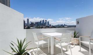 Uninterrupted Harbour Bridge & City Views + Pool - 0
