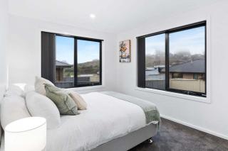 Sleek & Stylish Family Retreat in Shorewell Park - 7