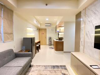 Comfortable Design 2BR with Working Space Apartment at Meikarta By Travelio - Cikarang - 5