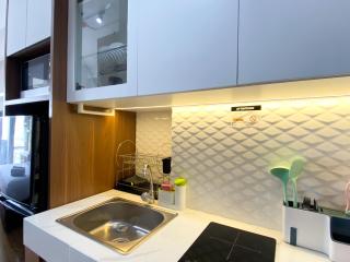 Warm and Cozy Studio at Vasanta Innopark Apartment By Travelio - Cikarang - 3