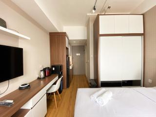 Warm and Cozy Studio at Vasanta Innopark Apartment By Travelio - Cikarang - 6