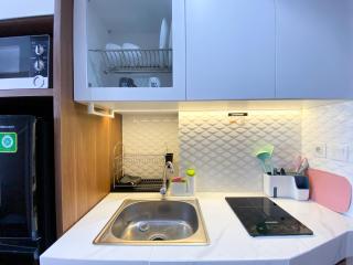 Warm and Cozy Studio at Vasanta Innopark Apartment By Travelio - Cikarang - 1