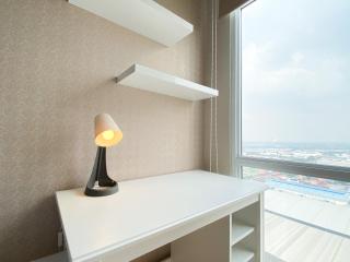 Warm and Cozy Studio at Vasanta Innopark Apartment By Travelio - Cikarang - 5
