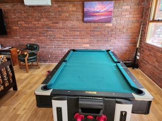 Large Retro Beach House with Style Class and Fun - Rye - 8