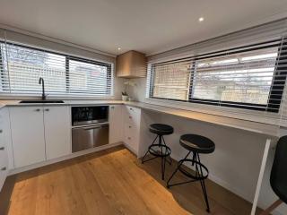Alpine Chalet - views, fire-pit, central, cosy - Wanaka - 7
