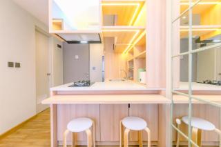 Homey and Comfort Stay 1BR Vasanta Innopark Apartment By Travelio - Cikarang - 4