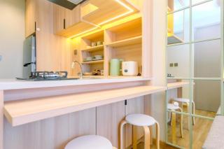 Homey and Comfort Stay 1BR Vasanta Innopark Apartment By Travelio - Cikarang - 3