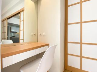 Best Homey 1BR at 52th Floor Vasanta Innopark Apartment By Travelio - Cikarang - 7