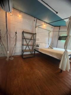 Surf Loft with Private Kitchen and Shared Pool Canggu - Canggu - 3