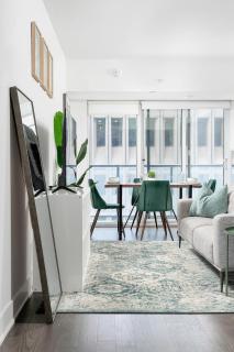 Delightful Condo Beside U of T - Sleeps 3 - 8