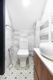Stones Throw Apartments - Tbilisi - 5