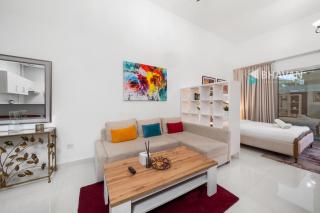 Contemporary Studio in Marina by Bhavan Vacation Homes - Dubai - 8