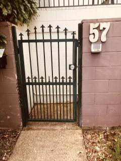 Budget Room for a night - Mount Ommaney - 7
