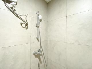 Comfy and Modern Studio at Pollux Chadstone Apartment By Travelio - Cikarang - 1