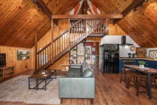 Bass Lake Chalet- A frame with hot tub/firepit - Oakhurst - 9