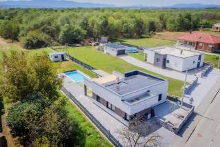 Villa Joy With Pool and Hot Tub - Happy Rentals - Sračinec - 0