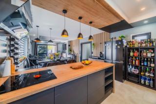 Villa Joy With Pool and Hot Tub - Happy Rentals - Sračinec - 4