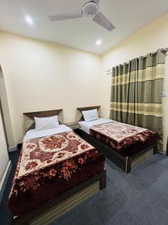 Chandi Hotel and Apartments - Peshawar - 4