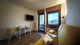 Hostdomus - Yellow Suite - 2