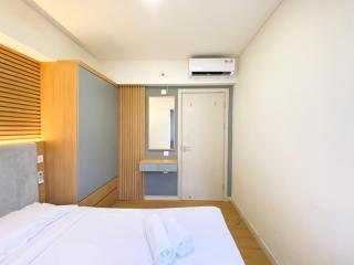 Comfort Living and Warm 3BR at Meikarta Apartment By Travelio - Cikarang - 7