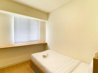 Comfort Living and Warm 3BR at Meikarta Apartment By Travelio - Cikarang - 5