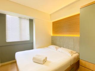 Comfort Living and Warm 3BR at Meikarta Apartment By Travelio - Cikarang - 9