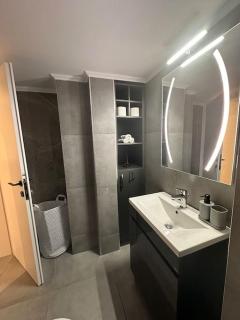 Cozy central apartment with yard - Atene - 6