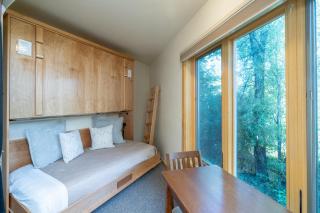 Charming Studio w Kitchenette, Hot Tub Near River condo - 7